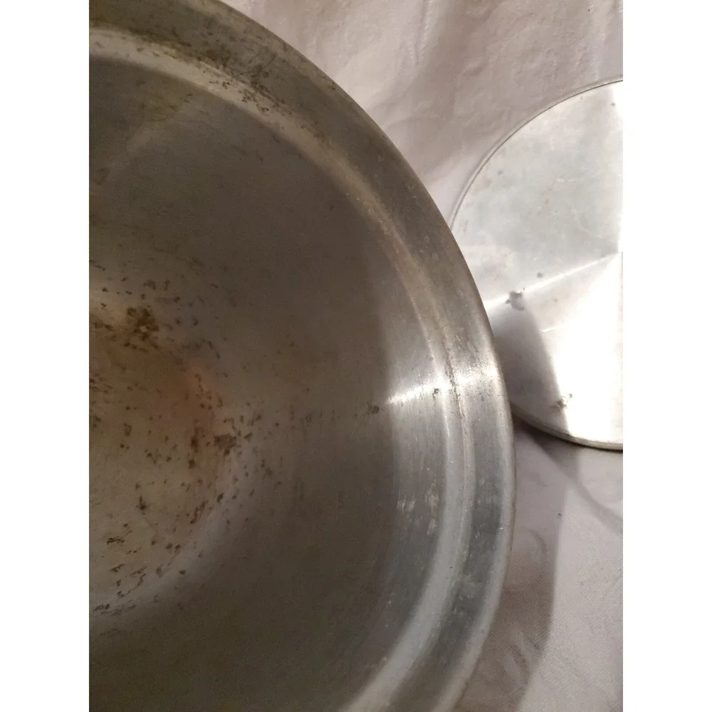 Ice Bucket VINTAGE Nasco Italian stamped on bottom Hammered Aluminum 7.5